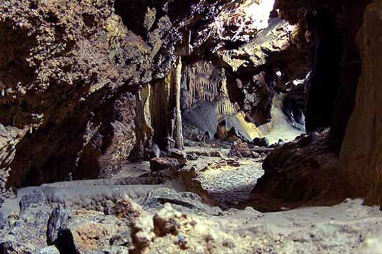 Mağaralar
